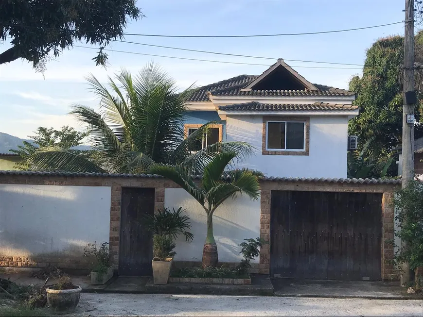 Foto 1 de Casa com 3 Quartos à venda, 180m² em  Pedra de Guaratiba, Rio de Janeiro