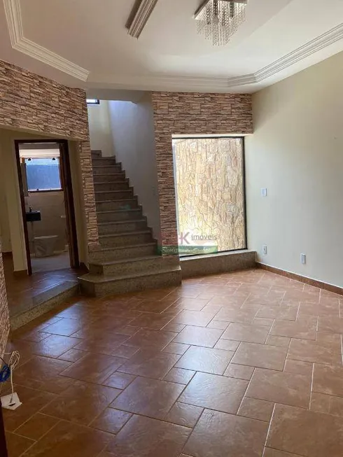 Foto 1 de Sobrado com 3 Quartos à venda, 200m² em Borda da Mata, Caçapava