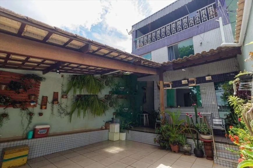 Foto 1 de Casa com 4 Quartos à venda, 200m² em São Gabriel, Belo Horizonte