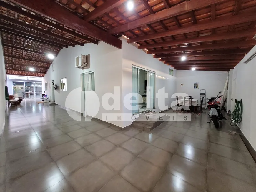 Foto 1 de Casa com 3 Quartos à venda, 220m² em Jardim America II, Uberlândia