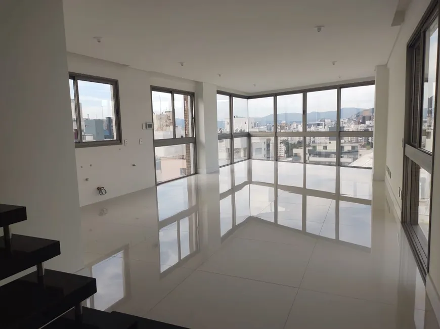 Foto 1 de Apartamento com 3 Quartos à venda, 320m² em Centro, Florianópolis