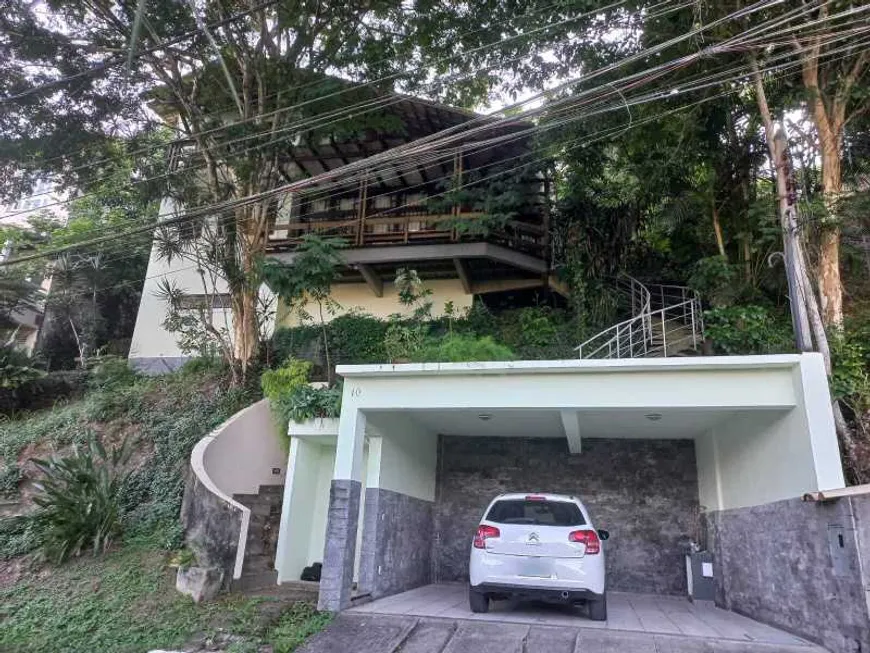 Foto 1 de Casa de Condomínio com 3 Quartos à venda, 210m² em Pendotiba, Niterói