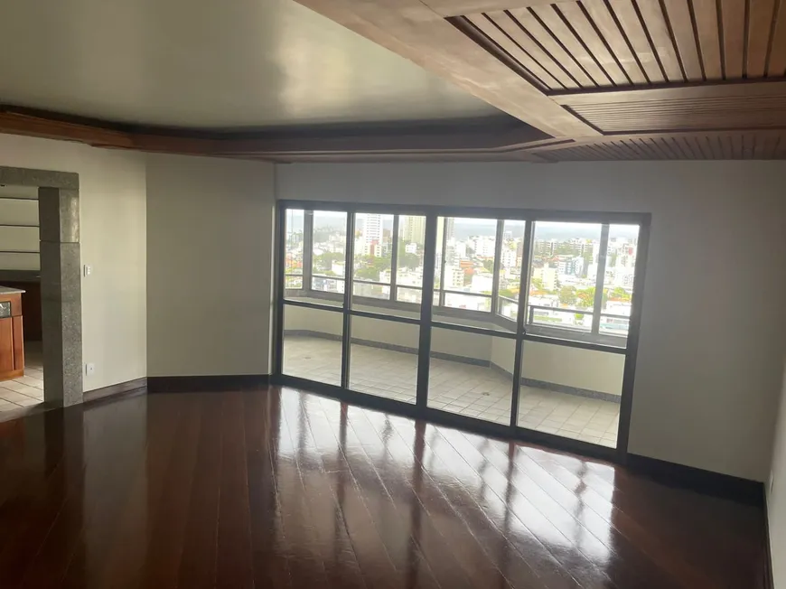 Foto 1 de Apartamento com 4 Quartos à venda, 242m² em Candeal, Salvador