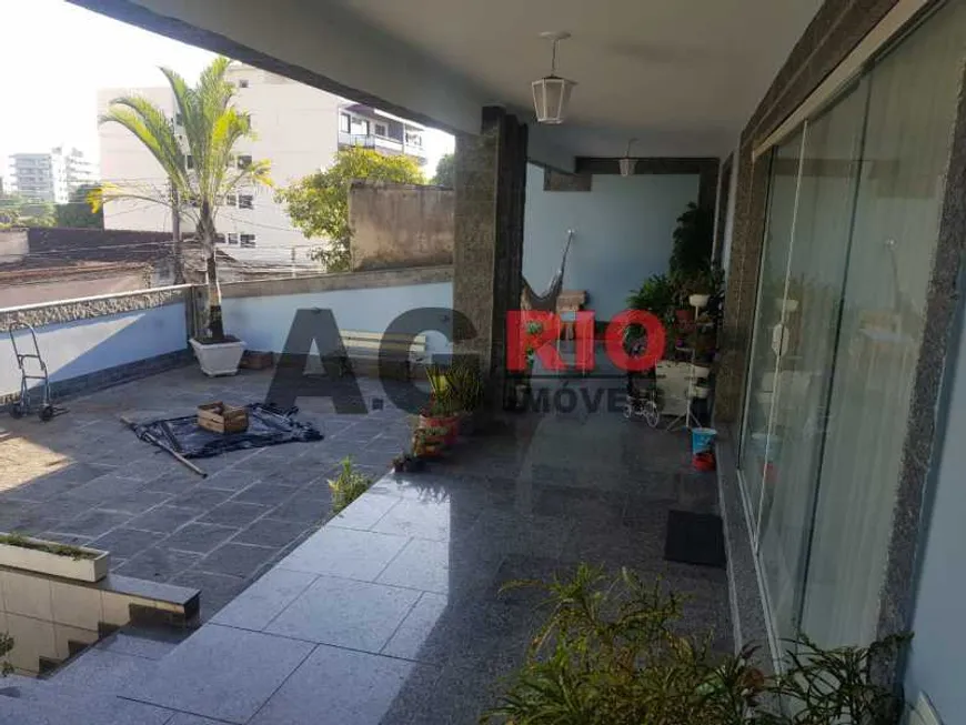Foto 1 de Casa com 4 Quartos à venda, 287m² em  Vila Valqueire, Rio de Janeiro