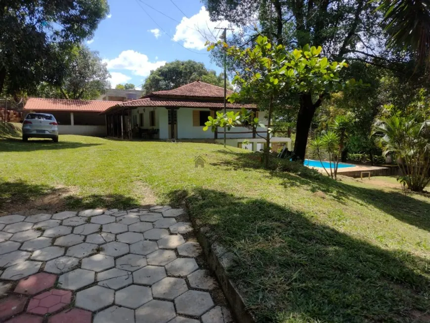 Foto 1 de Fazenda/Sítio com 3 Quartos à venda, 2000m² em Bandeirinhas, Betim