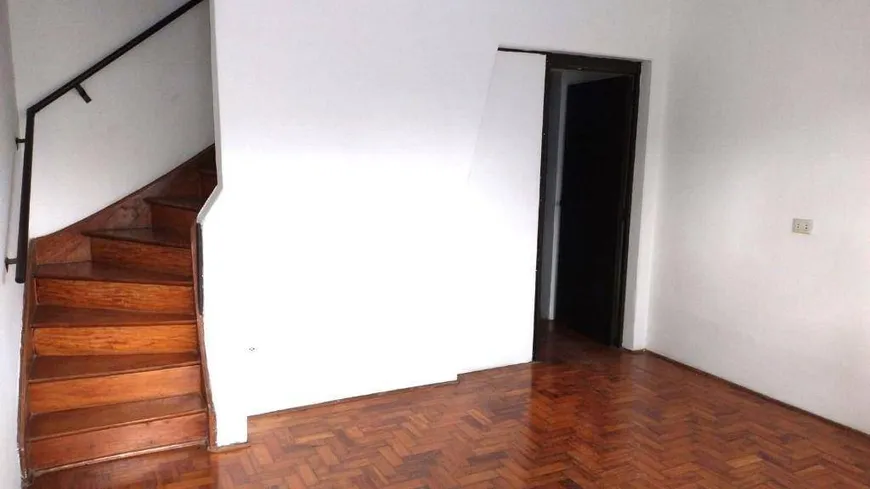 Foto 1 de Casa com 2 Quartos para alugar, 80m² em Água Branca, São Paulo