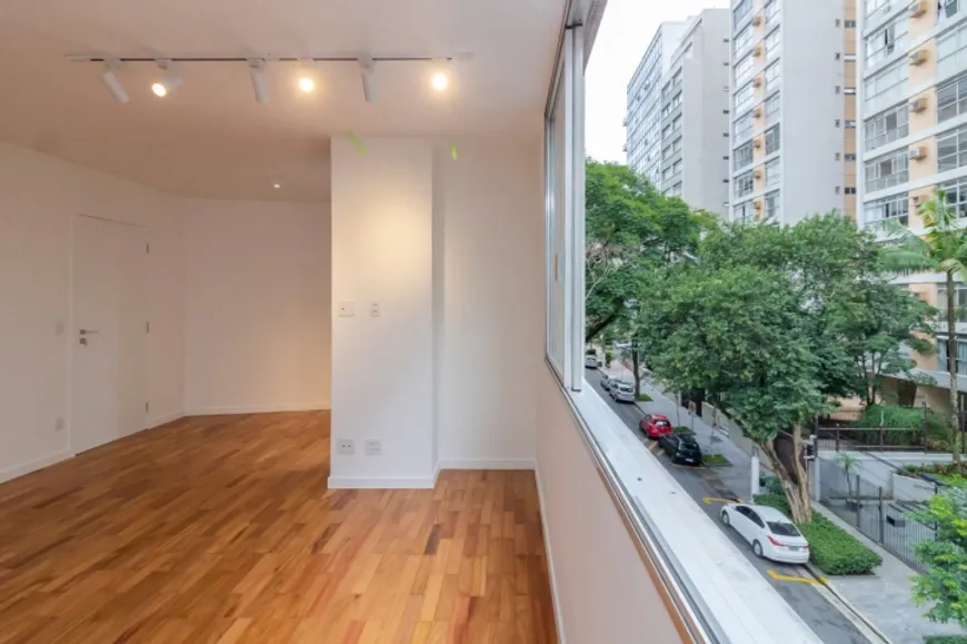 Foto 1 de Apartamento com 3 Quartos à venda, 129m² em Higienópolis, São Paulo