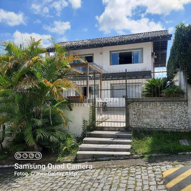 Foto 1 de Casa de Condomínio com 4 Quartos à venda, 550m² em Sapê, Niterói