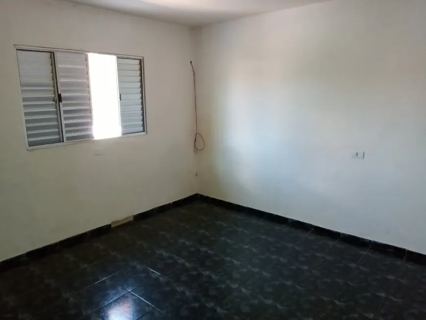Foto 1 de Casa com 1 Quarto para alugar, 25m² em Capão Redondo, São Paulo