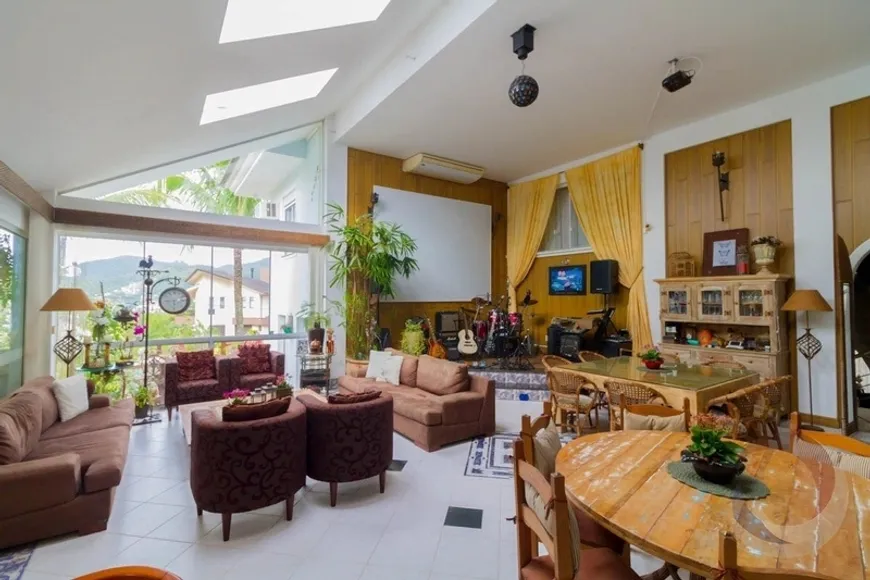 Foto 1 de Casa com 5 Quartos à venda, 724m² em Joao Paulo, Florianópolis