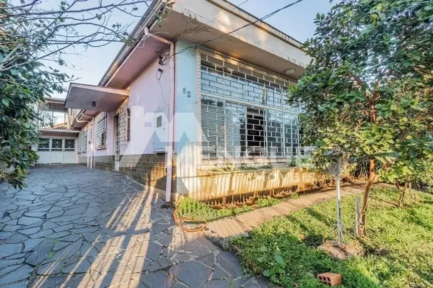 Foto 1 de Casa com 4 Quartos à venda, 188m² em Jardim Itú Sabará, Porto Alegre