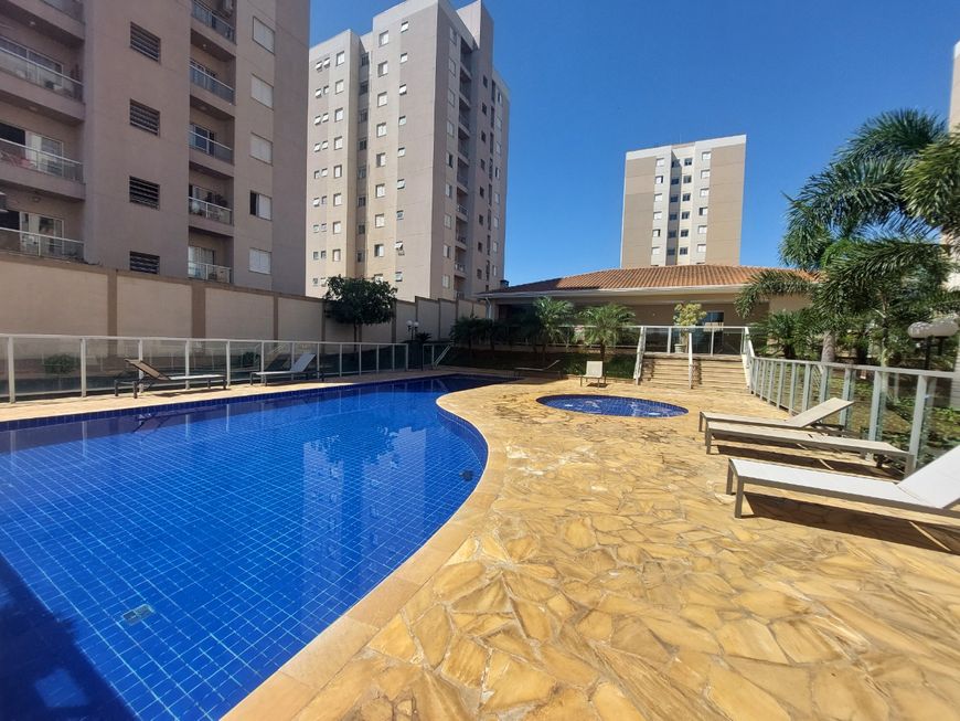 Apartamento na Avenida Thereza Ana Cecon Breda, 1751, Vila São Pedro em