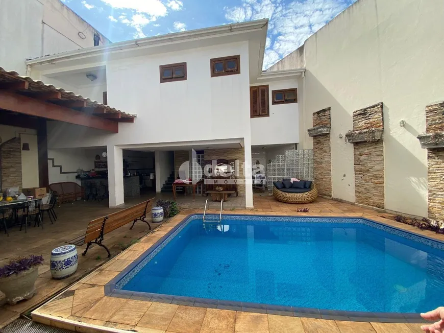 Foto 1 de Casa com 7 Quartos à venda, 470m² em Fundinho, Uberlândia