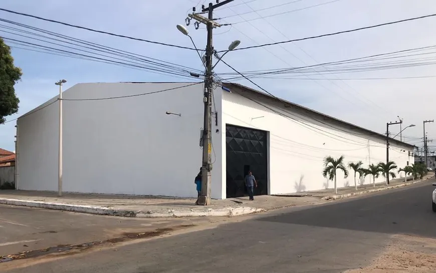 Foto 1 de Galpão/Depósito/Armazém à venda, 1500m² em Castelão, Fortaleza