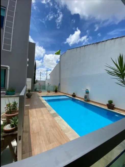 Foto 1 de Sobrado com 4 Quartos à venda, 234m² em Residencial Flor do Cerrado, Anápolis