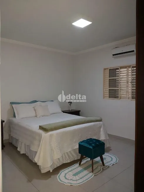 Foto 1 de Casa com 3 Quartos à venda, 185m² em Planalto, Uberlândia