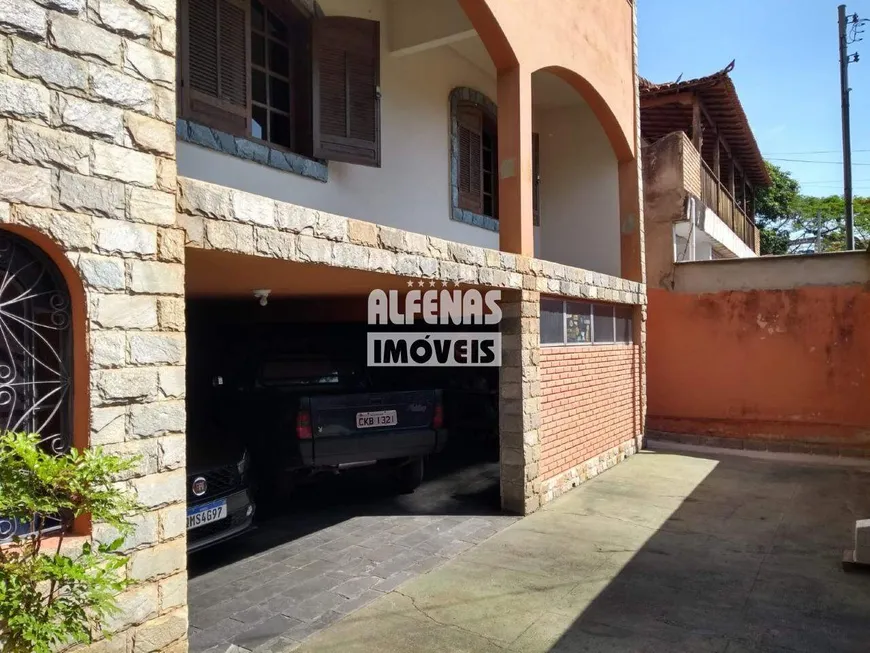 Foto 1 de Casa com 3 Quartos à venda, 230m² em Vera Cruz, Contagem