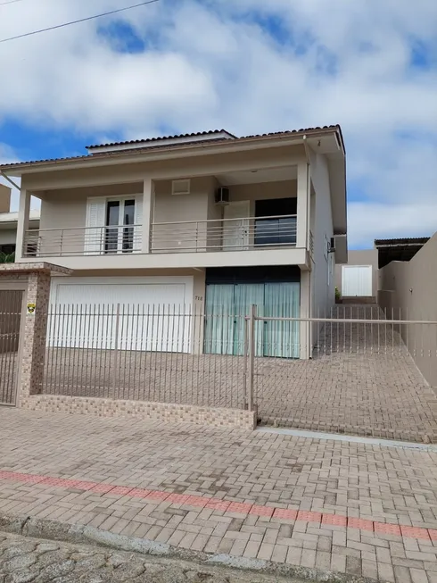 Foto 1 de Casa com 3 Quartos à venda, 221m² em Santa Catarina, Criciúma