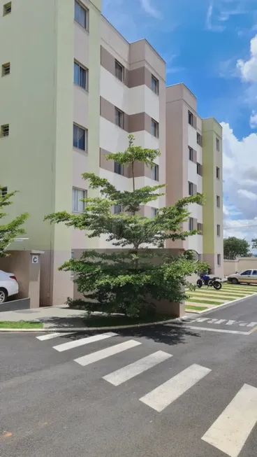 Foto 1 de Apartamento com 2 Quartos à venda, 47m² em Jardim Célia, Uberlândia