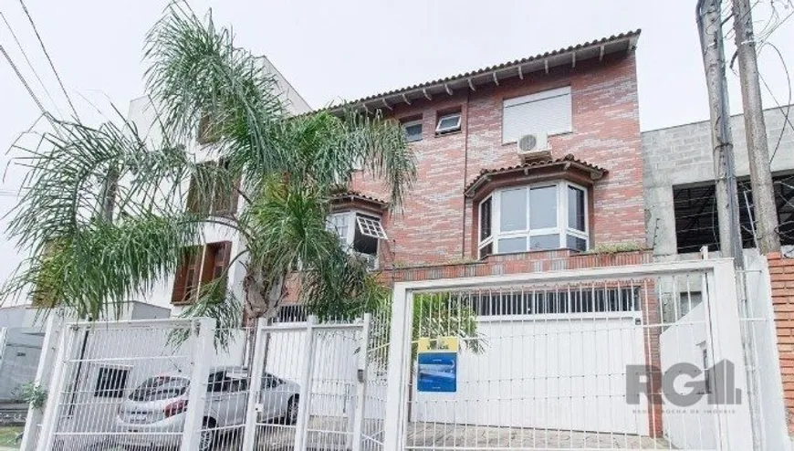 Foto 1 de Casa com 3 Quartos à venda, 156m² em Chácara das Pedras, Porto Alegre