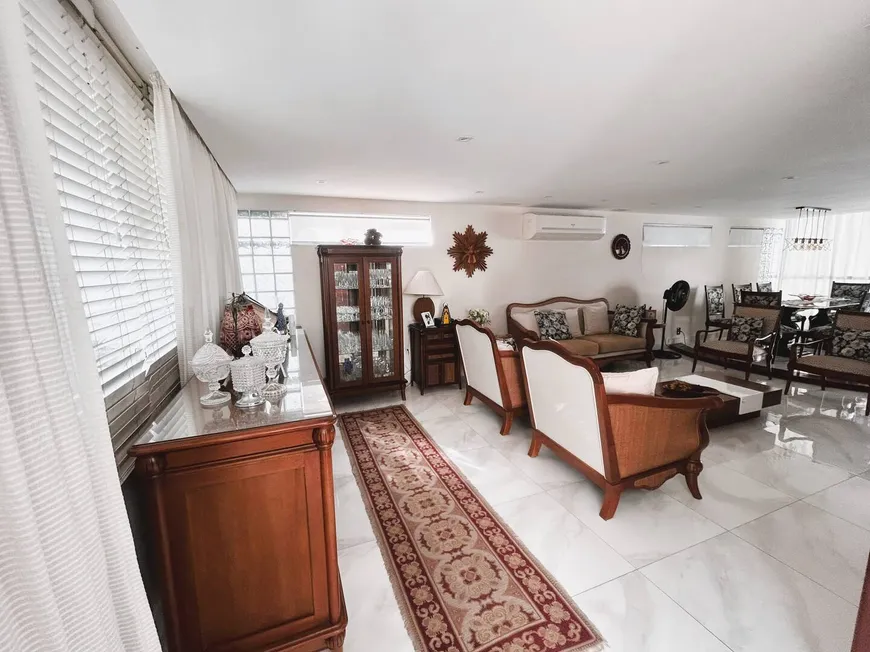 Foto 1 de Casa com 5 Quartos à venda, 200m² em Barra da Tijuca, Rio de Janeiro