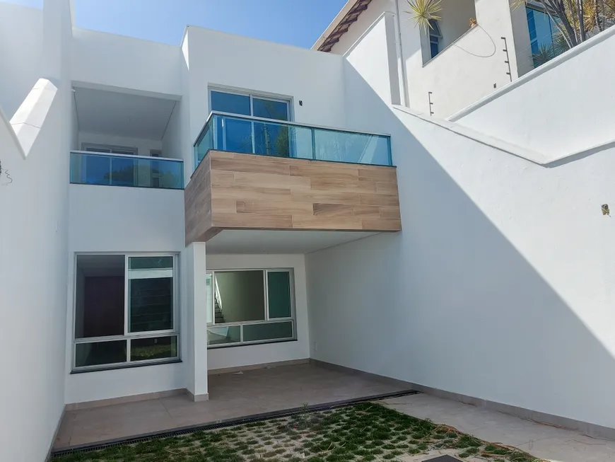 Foto 1 de Casa com 3 Quartos à venda, 155m² em São Gonçalo, Contagem