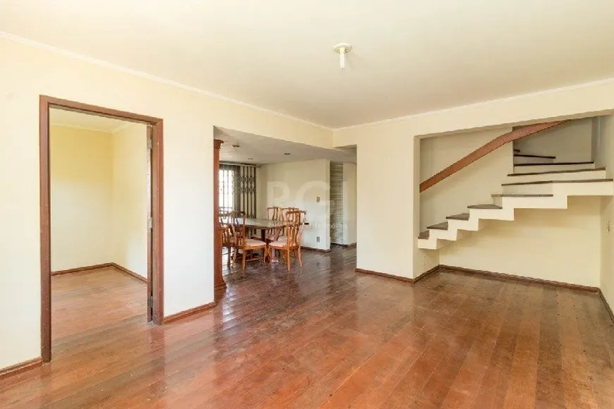 Foto 1 de Casa com 3 Quartos à venda, 318m² em Vila Ipiranga, Porto Alegre