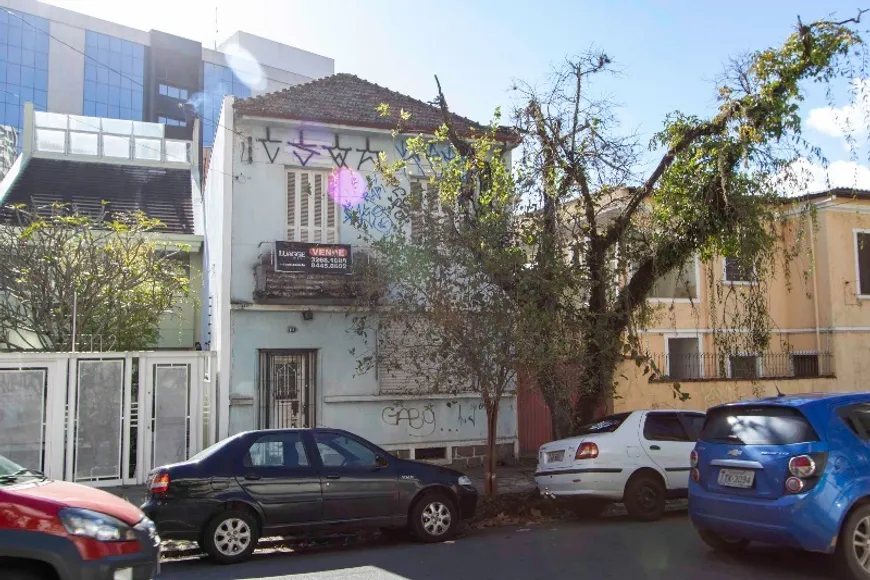 Foto 1 de Casa com 5 Quartos à venda, 143m² em Independência, Porto Alegre