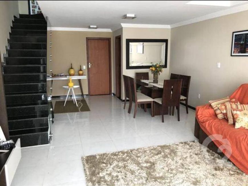 Casa na Rua Cacilda Becker, 130, Vale das Palmeiras em Macaé, por R