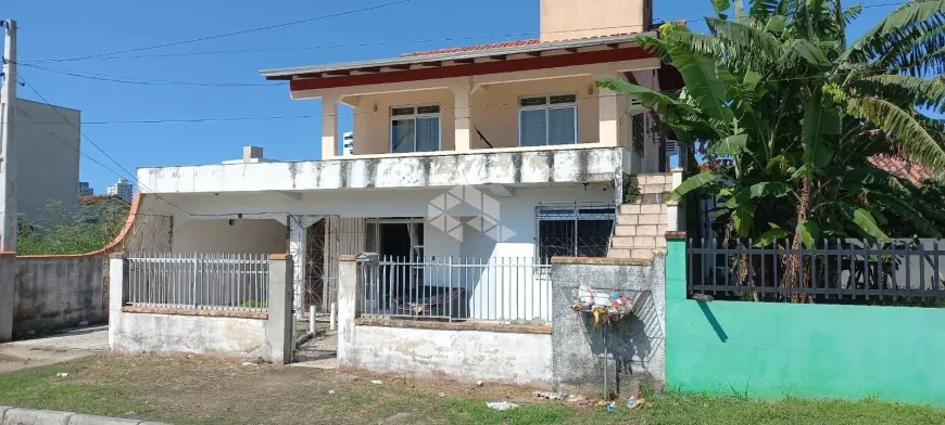 Foto 1 de Casa com 5 Quartos à venda, 150m² em Perequê, Porto Belo