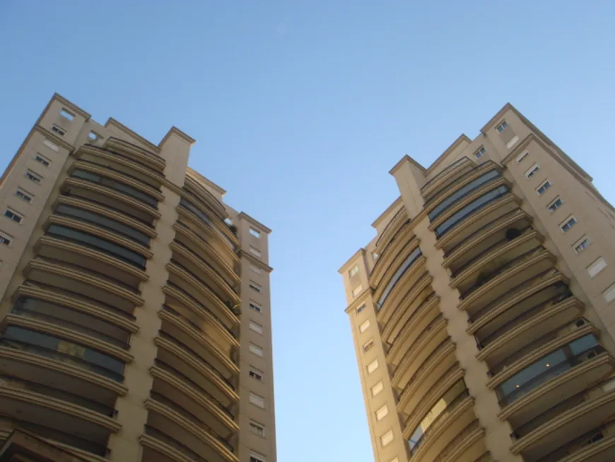 Foto 1 de Apartamento com 4 Quartos para venda ou aluguel, 170m² em Moema, São Paulo
