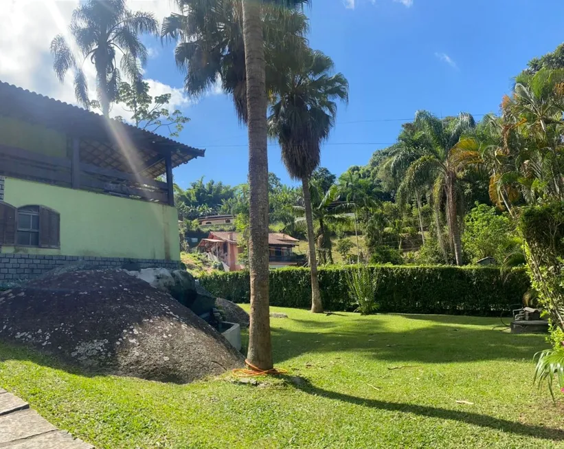 Foto 1 de Fazenda/Sítio com 3 Quartos à venda, 300m² em Amparo, Nova Friburgo