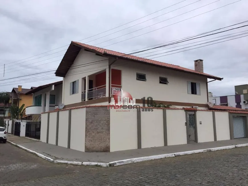 Foto 1 de Casa de Condomínio com 4 Quartos à venda, 240m² em Centro, Balneário Camboriú