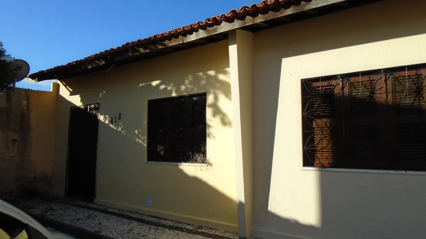 Foto 1 de Casa com 2 Quartos para alugar, 40m² em Vila União, Fortaleza