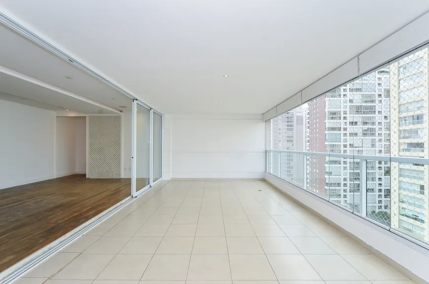Foto 1 de Apartamento com 3 Quartos à venda, 222m² em Campo Belo, São Paulo