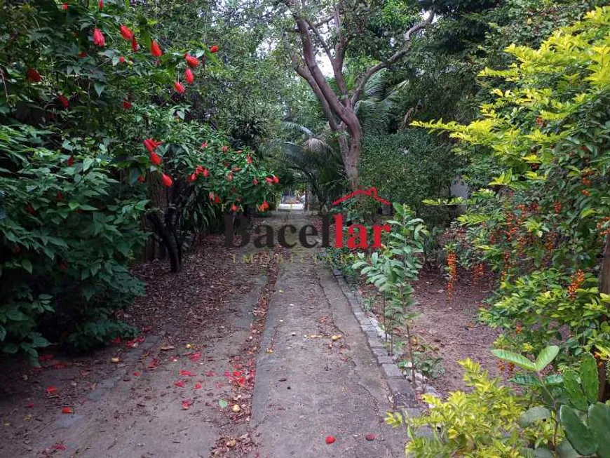 Foto 1 de Lote/Terreno à venda, 726m² em Del Castilho, Rio de Janeiro