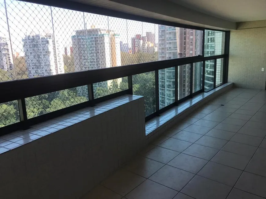 Foto 1 de Apartamento com 3 Quartos à venda, 226m² em Villaggio Panamby, São Paulo