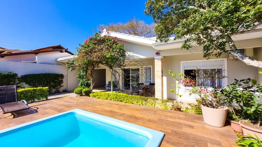 Foto 1 de Casa com 4 Quartos à venda, 130m² em Campeche, Florianópolis