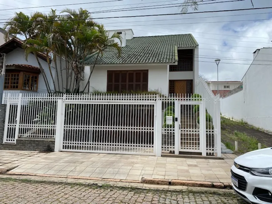 Foto 1 de Casa com 3 Quartos à venda, 430m² em Jardim Lindóia, Porto Alegre