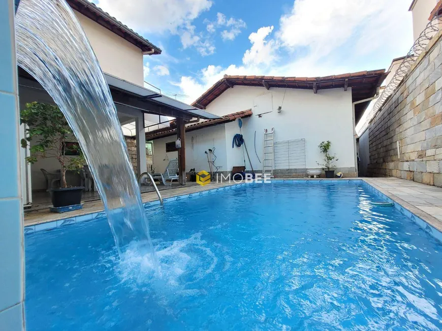 Foto 1 de Casa com 5 Quartos à venda, 286m² em Planalto, Belo Horizonte