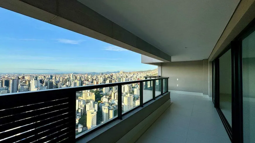 Foto 1 de Apartamento com 4 Quartos à venda, 173m² em Santo Antonio, Barbacena