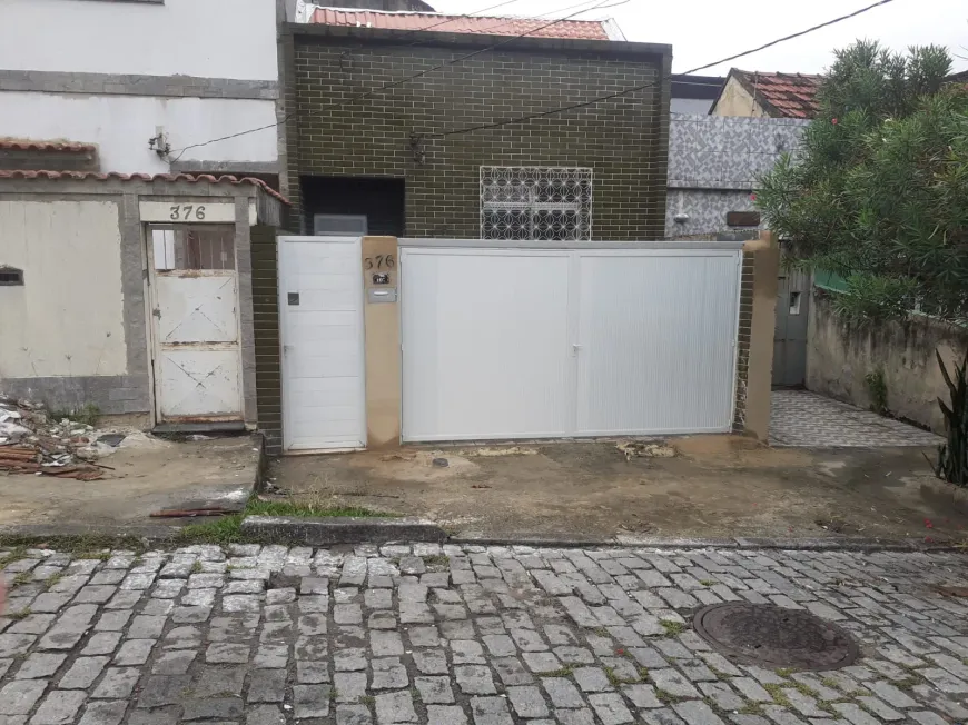 Foto 1 de Casa com 2 Quartos à venda, 70m² em Ramos, Rio de Janeiro