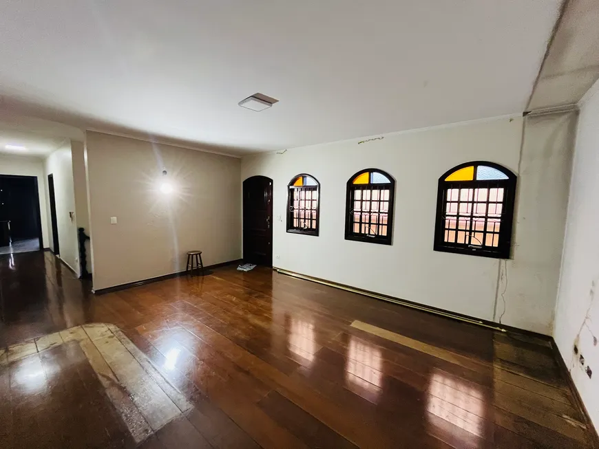 Foto 1 de Casa com 3 Quartos para venda ou aluguel, 280m² em Vila Santa Edwiges, São Paulo