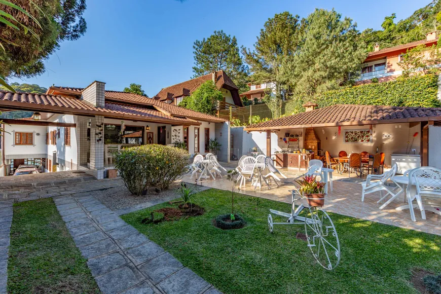 Foto 1 de Casa de Condomínio com 5 Quartos à venda, 471m² em Carlos Guinle, Teresópolis