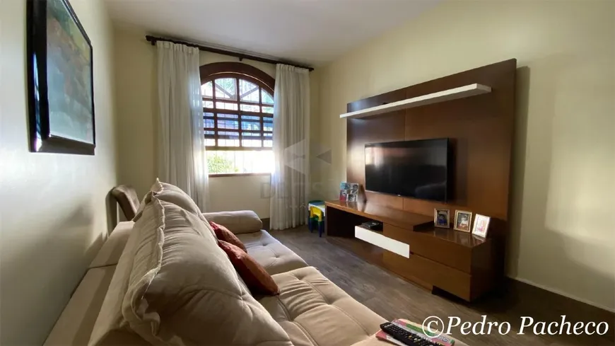 Foto 1 de Casa com 4 Quartos à venda, 243m² em Sion, Belo Horizonte