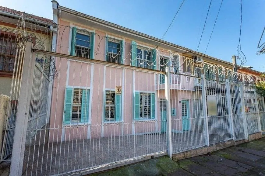 Foto 1 de Casa com 4 Quartos à venda, 165m² em Medianeira, Porto Alegre