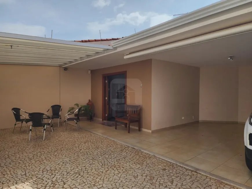 Foto 1 de Casa com 3 Quartos à venda, 235m² em Vigilato Pereira, Uberlândia