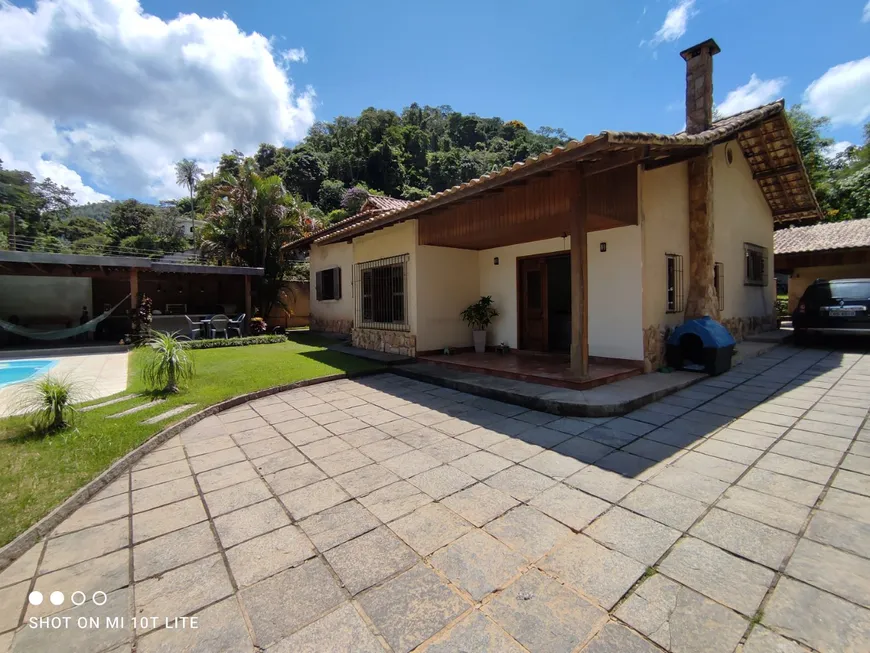 Foto 1 de Casa com 3 Quartos à venda, 153m² em Nogueira, Petrópolis