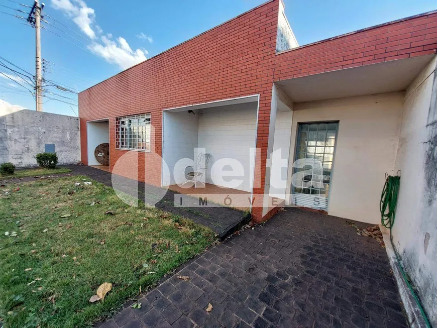 Foto 1 de Casa com 6 Quartos à venda, 320m² em Daniel Fonseca, Uberlândia