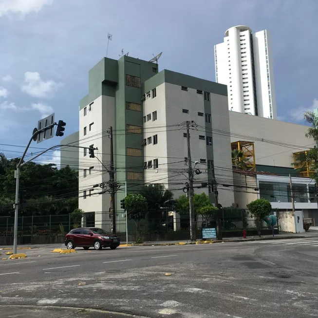 Foto 1 de Apartamento com 2 Quartos à venda, 75m² em Jaqueira, Recife